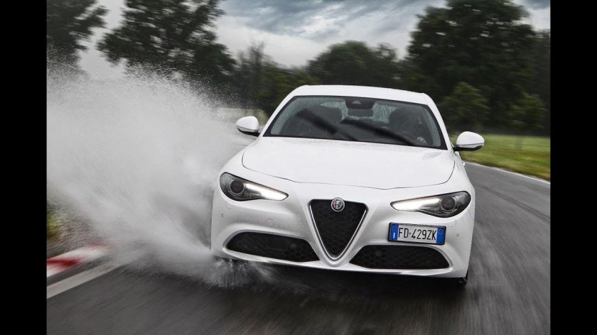 Alfa Romeo Giulia Quadrifoglio белая