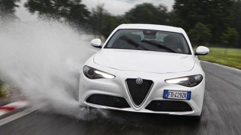Alfa romeo giulia white