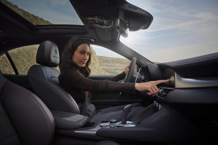 Альфа Ромео Джулия 2023