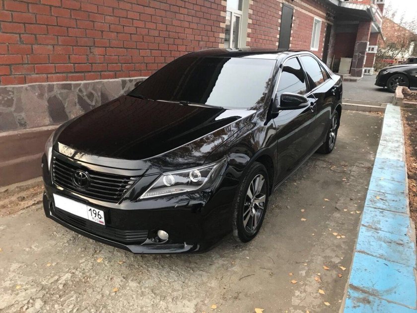 Камри 50 черная