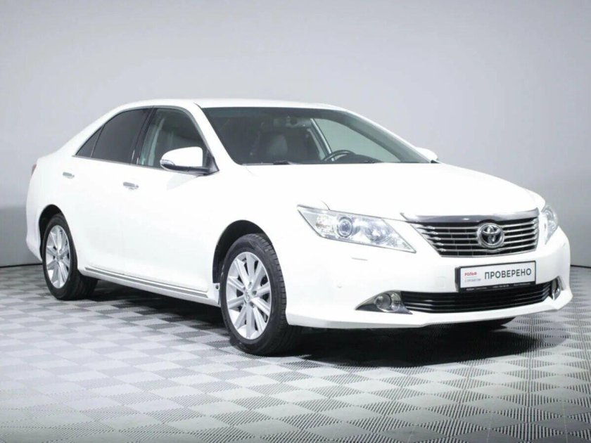 Toyota Camry 2014 — 2017 xv50 Рестайлинг белый