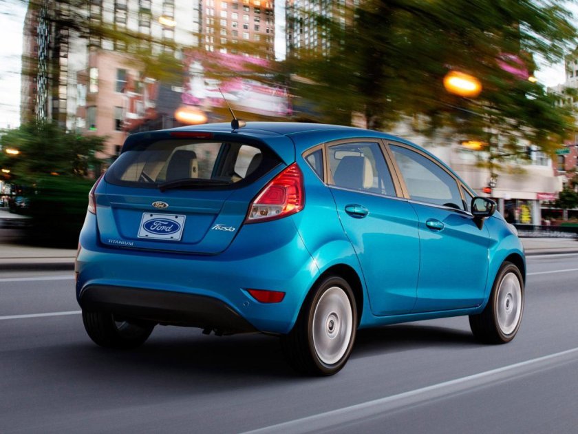 Ford Fiesta 2015 хэтчбек