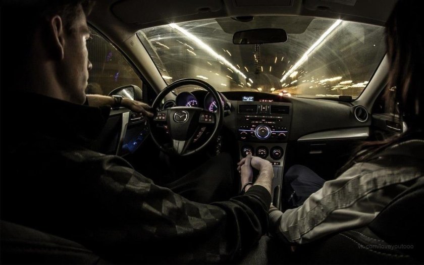 Парень с девушкой в мвшиее