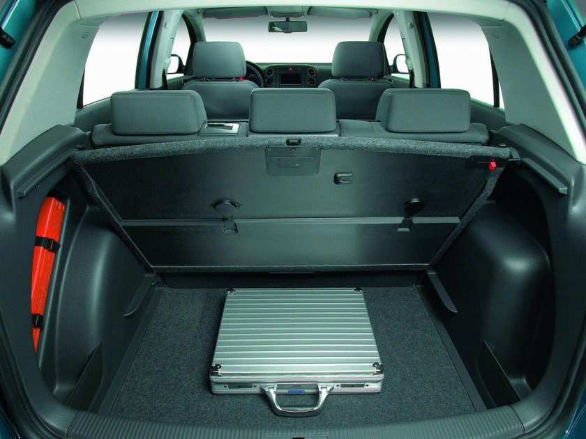 Гольф плюс 1.6 багажник