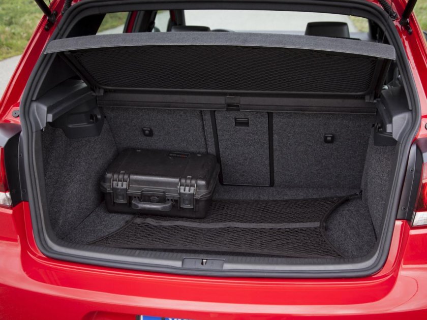 Volkswagen Golf 4 хэтчбек багажник