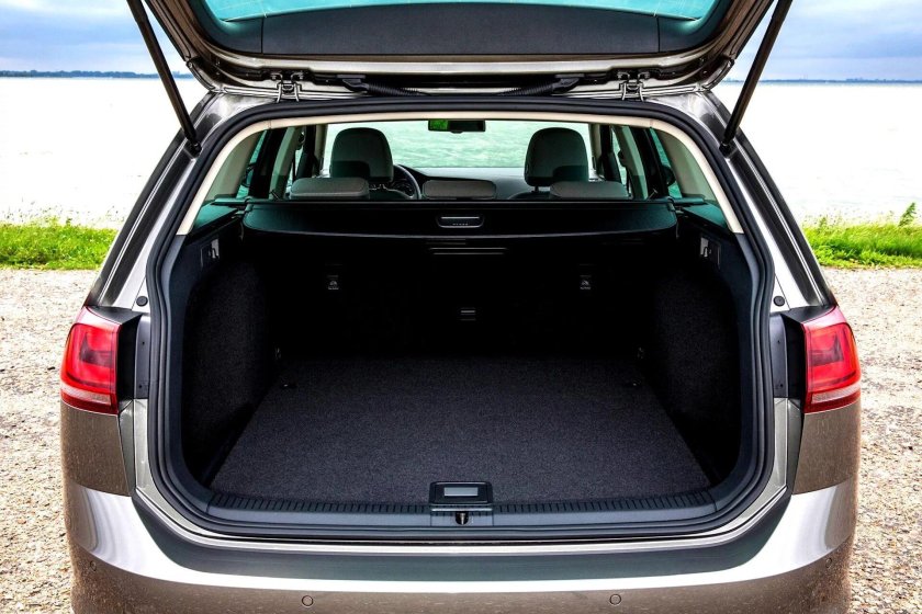 VW Golf 2012 багажник