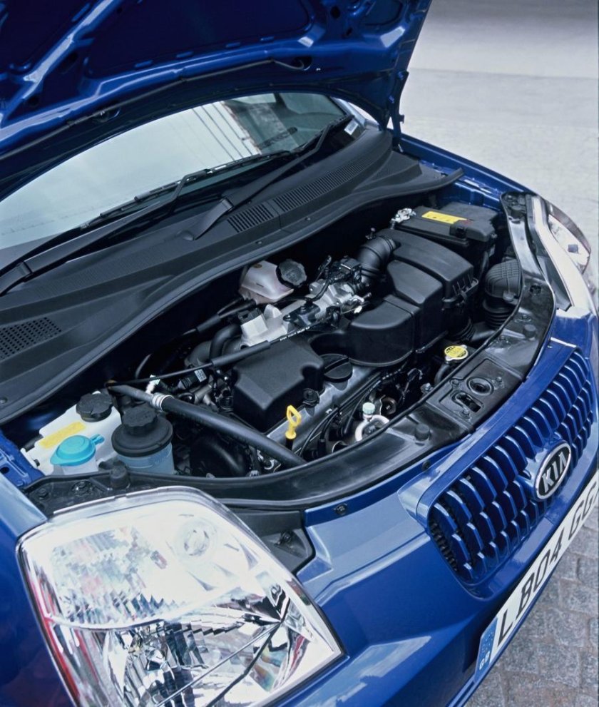 Kia Picanto 2010 под капотом