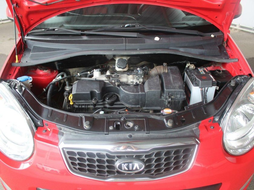 Kia Picanto 2010 под капотом