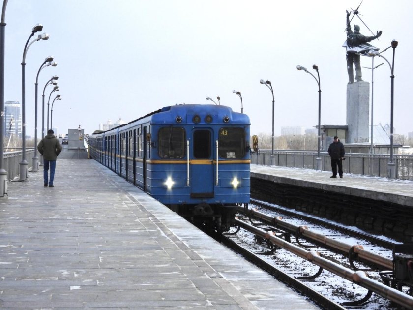 Метровагон еж3 киев