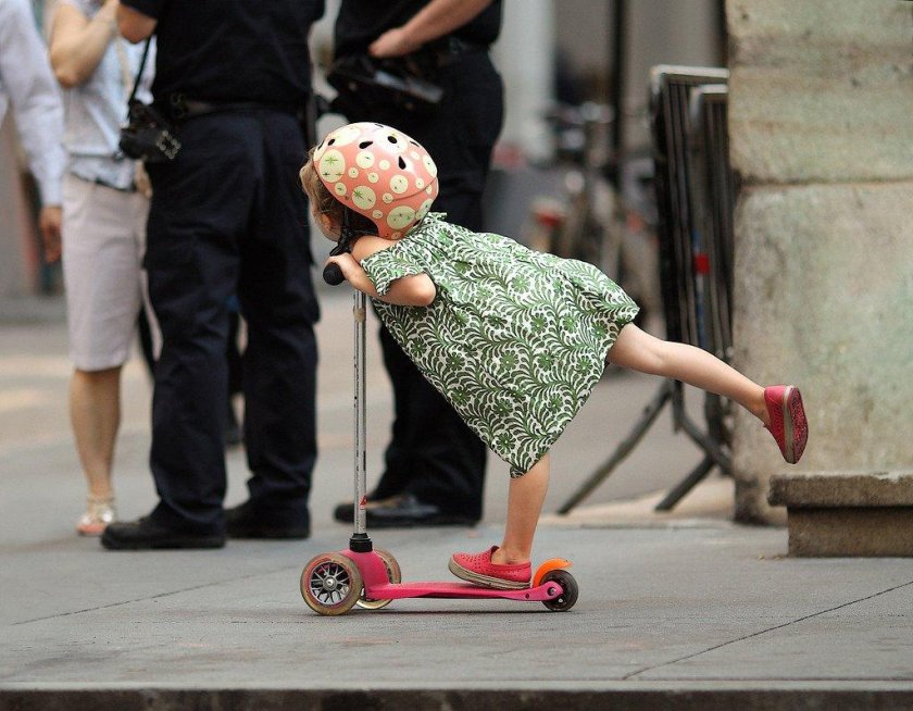 Дети на самокатах