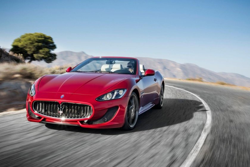 Maserati GRANCABRIO красный