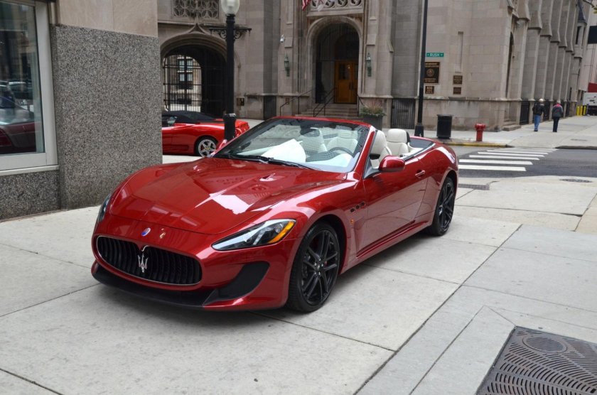 Maserati GRANCABRIO красный
