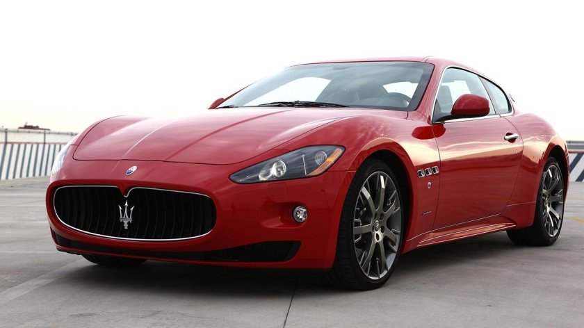 Maserati GRANTURISMO красный