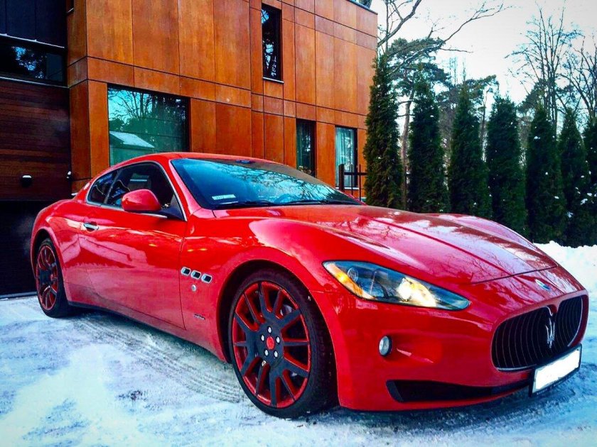 Maserati GRANTURISMO красный