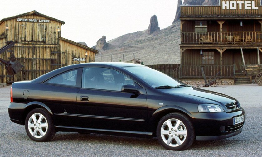 Opel Astra Coupe 2000