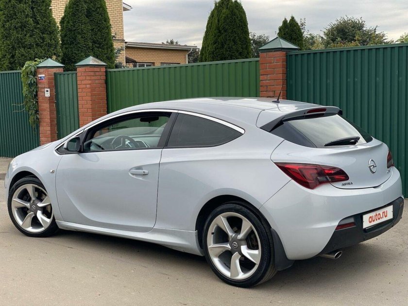 Opel astra gtc 2013