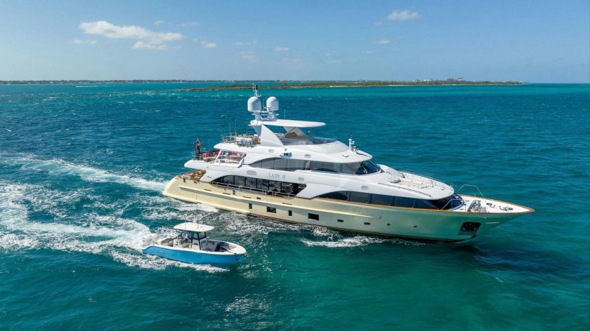 Частная яхта