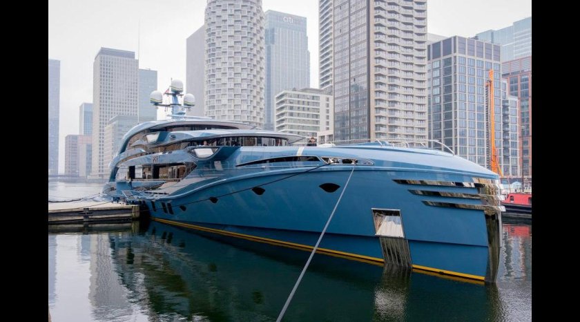 Суперяхта phi