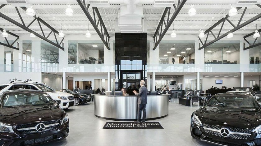 Автосалон внутри