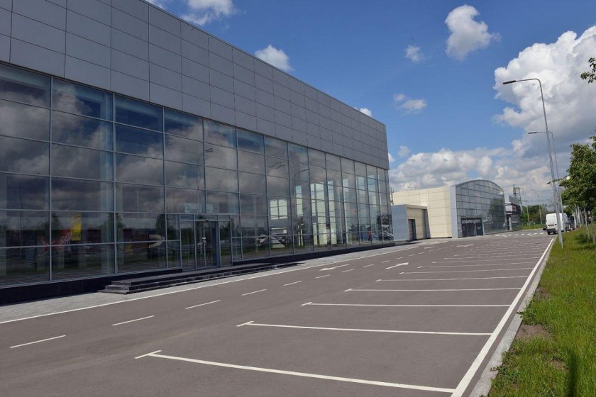 Пустой автосалон