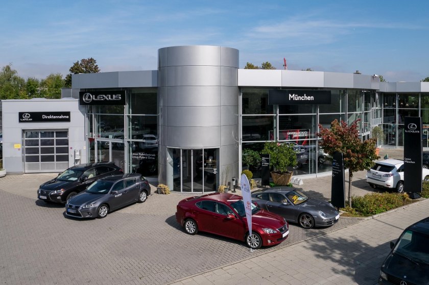 Автосалон в Германии