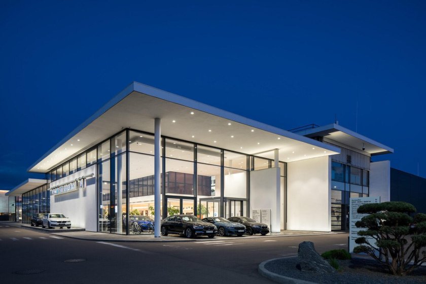 Автосалон вид снаружи