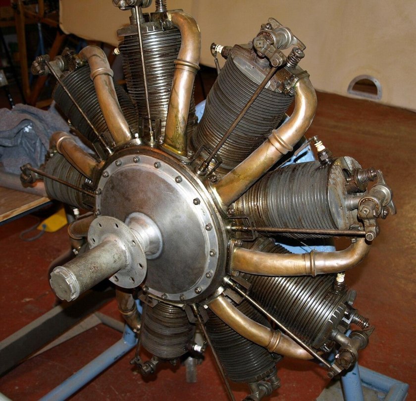 Поршневой авиадвигатель аш82т