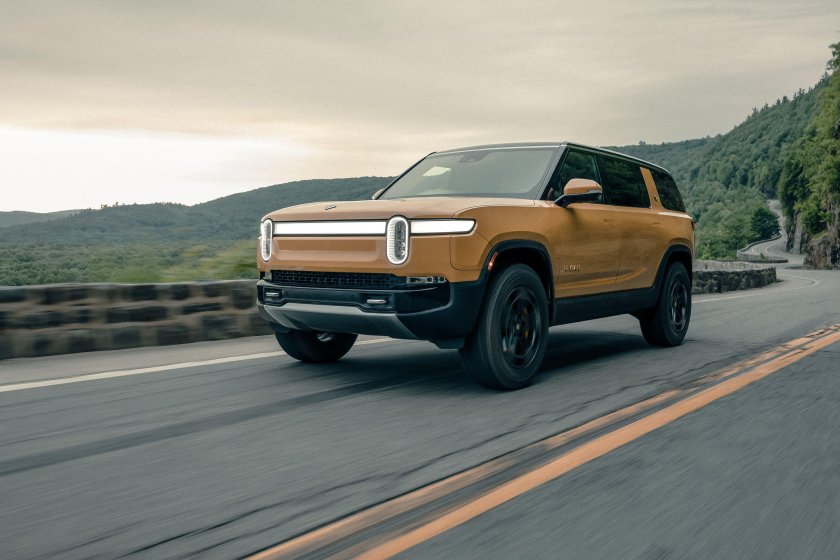 Rivian r1s