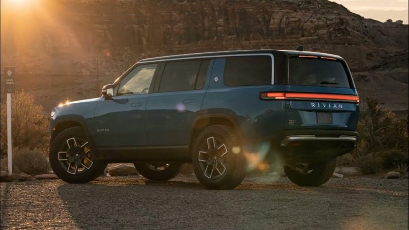 Rivian r1s 2022