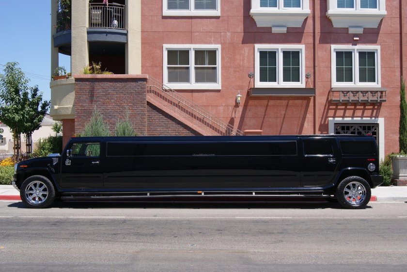 Черный лимузин