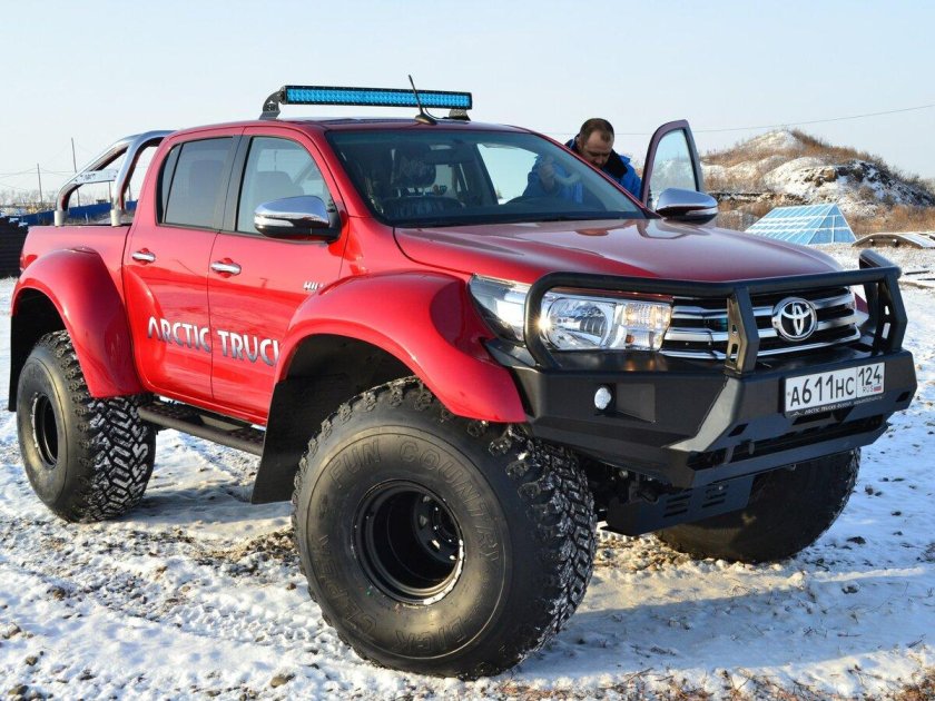 Toyota Hilux Arctic Trucks at35