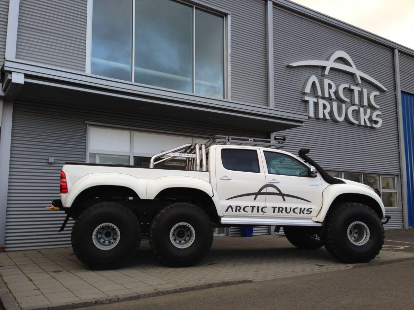 Toyota Hilux Arctic Trucks 6x6
