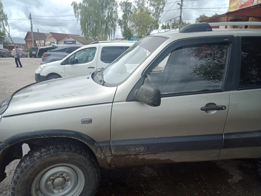 Chevrolet niva 2004