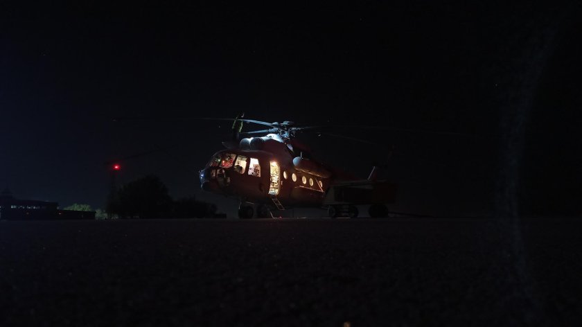 Вертолет в темноте