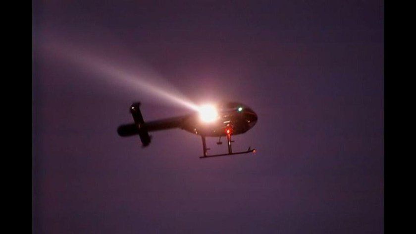 Вертолет ночью прожектор