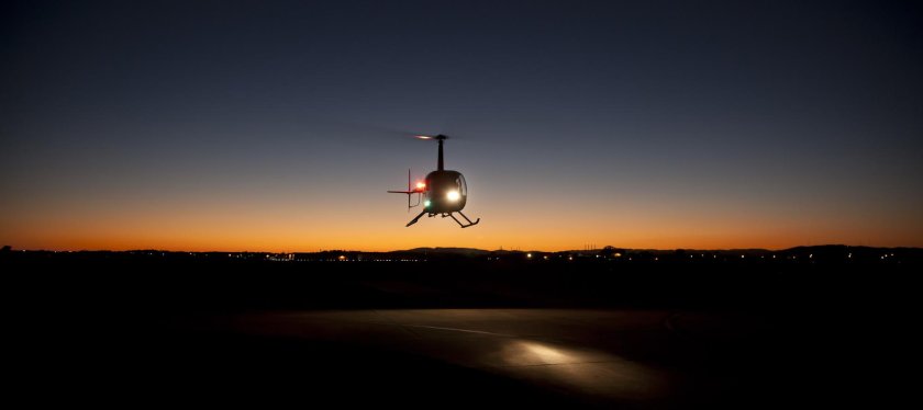 Вертолет с прожектором