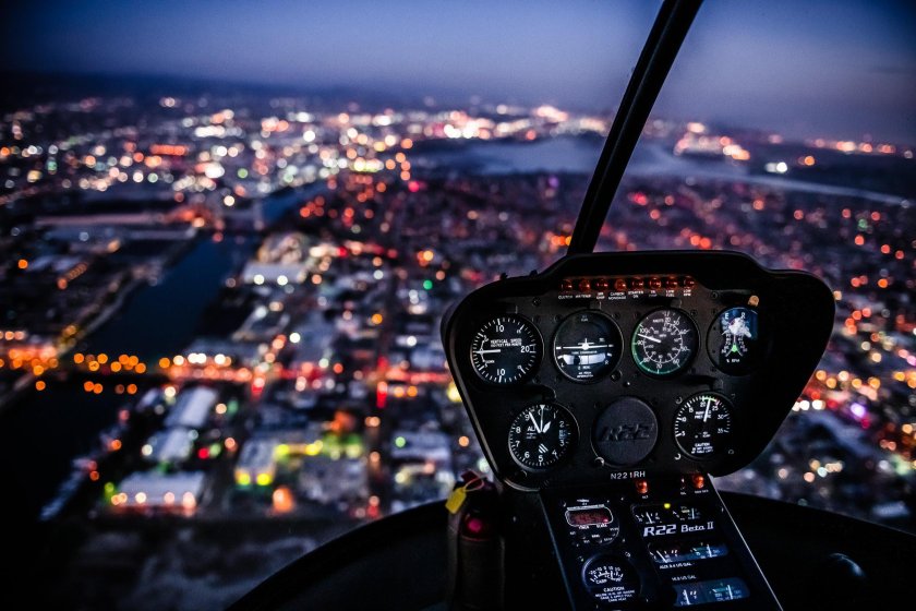 Кабина вертолета Robinson r44