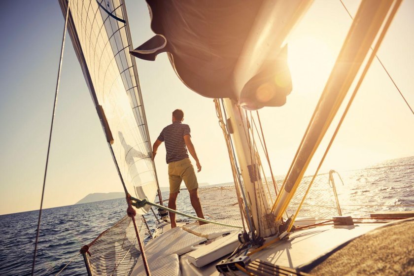 Человек на паруснике