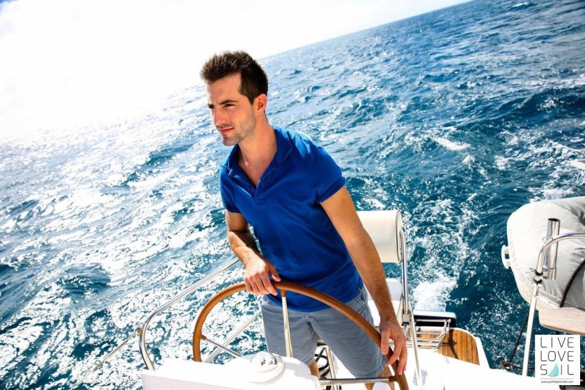 Люди на яхте