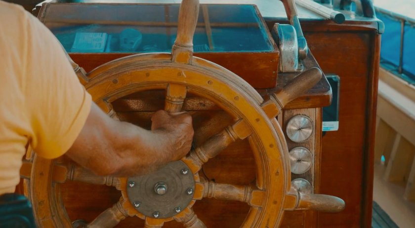 За штурвалом яхты