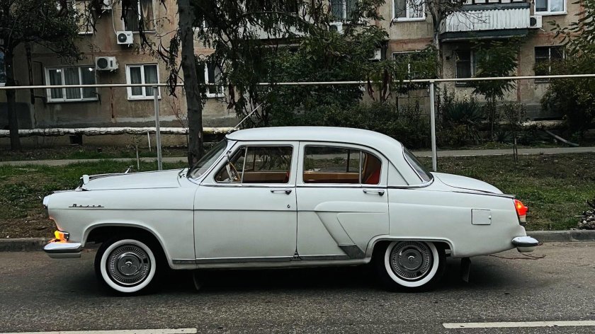 Газ 21 белая