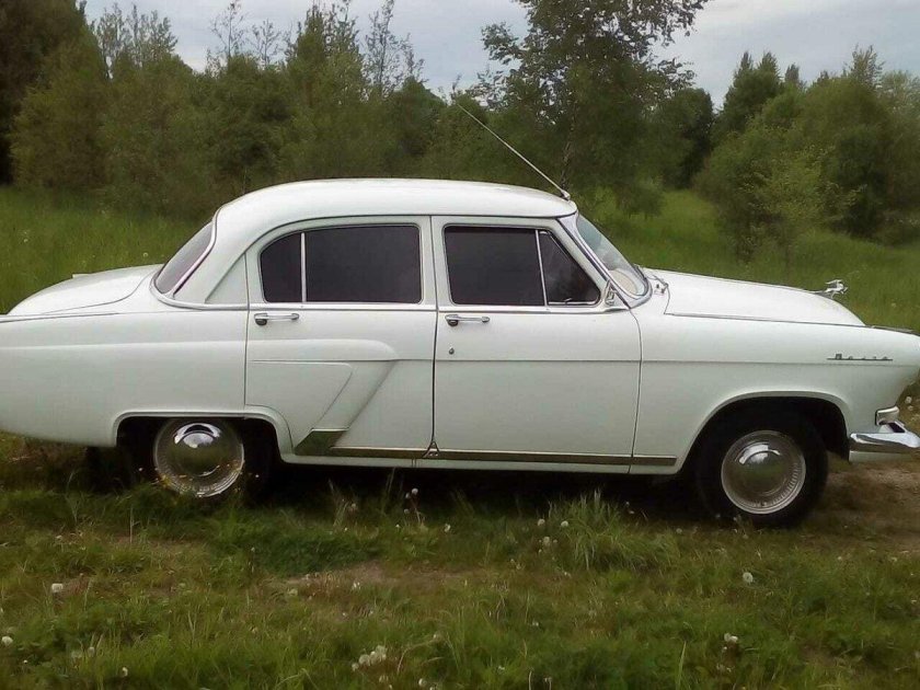 Волга газ 21 белая