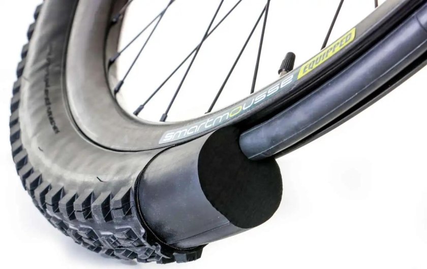 Покрышка 18" 140/80 бескамерная Liwang