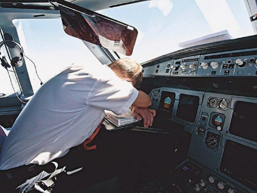 Пилот гражданской авиации
