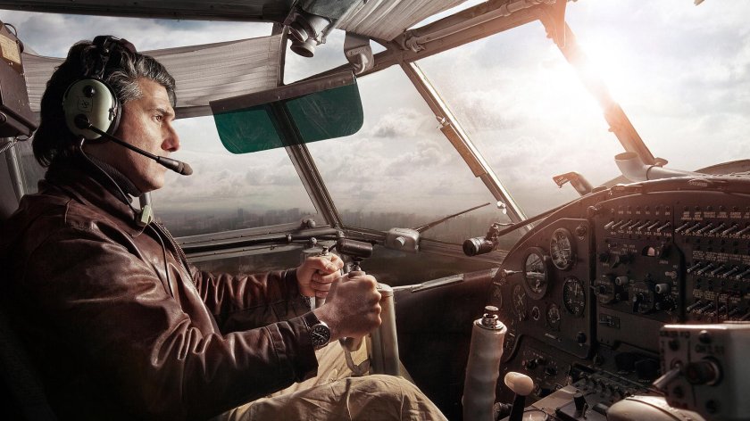 Летчик за штурвалом