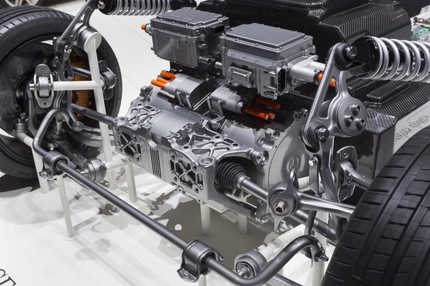 Тяговый электродвигатель электромобиля Тесла