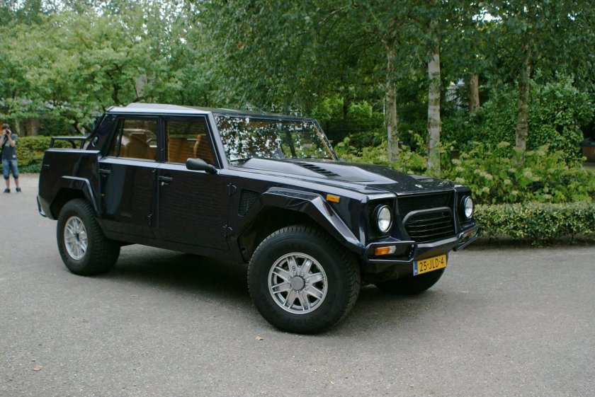 Lamborghini lm002