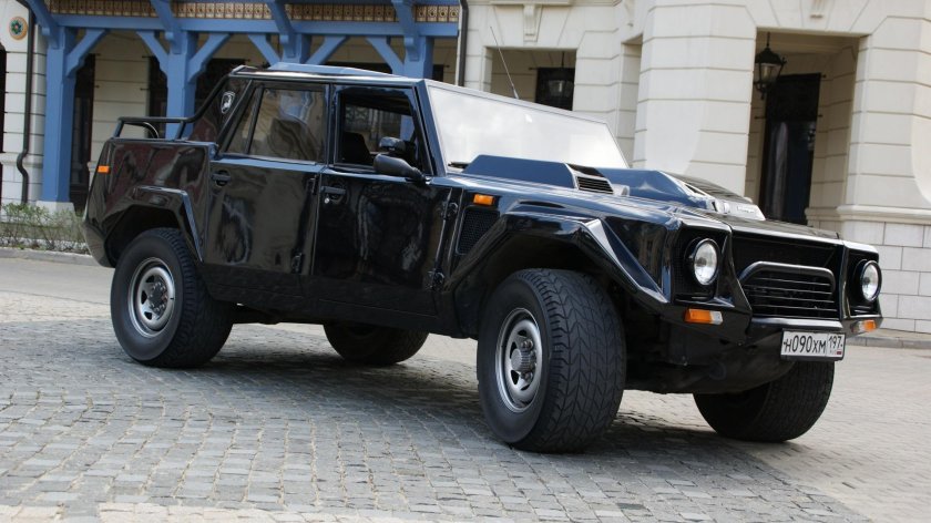 Lamborghini lm002
