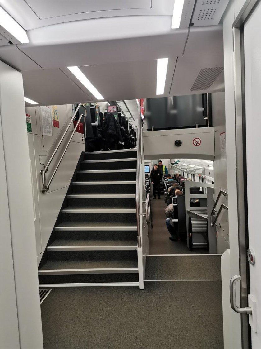 Двухэтажный сидячий вагон РЖД