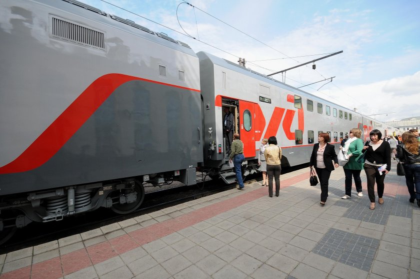 Поезд 740ж двухэтажный